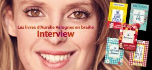 Le visage d'Aurélie Valognes en très gros plan. En vignettes sur sa droite les couvertures de ses livres en braille.