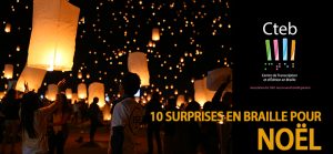 Dans la nuit des personnes de dos lächent des centaines de lanternes chinoises eclairées.